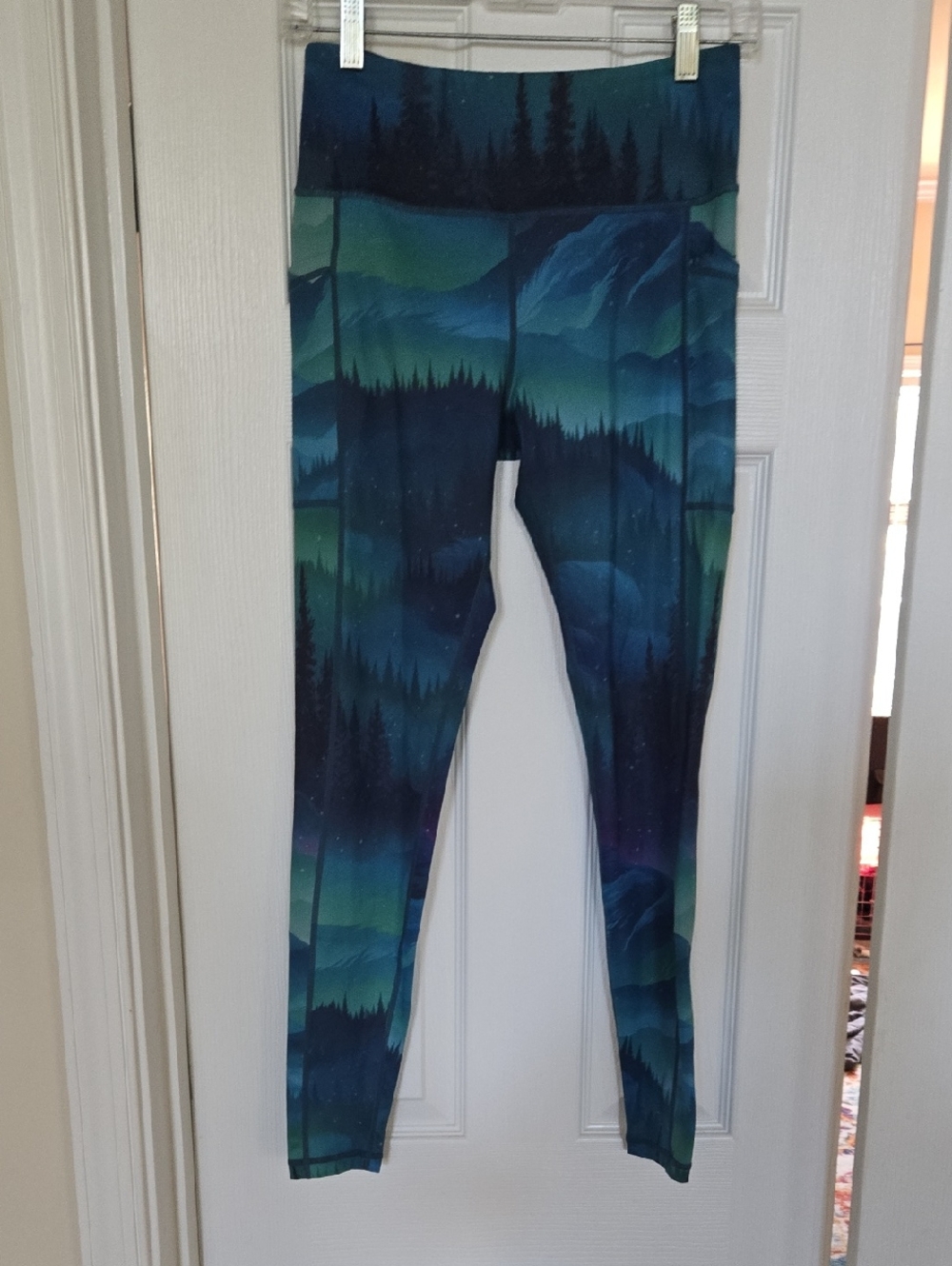 CVG womans small full length leggings Aurora Borealis New conditiom